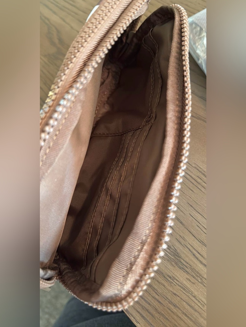 Ounamei Wristlet Crossbody Brand New - Picture 7 of 8